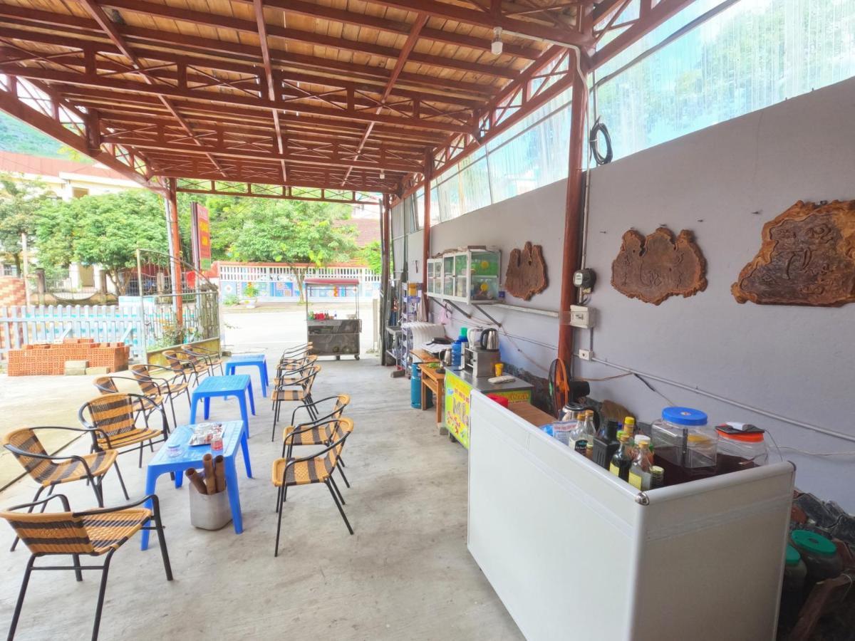 Hoang Anh Hostel Meo Vac Exteriör bild